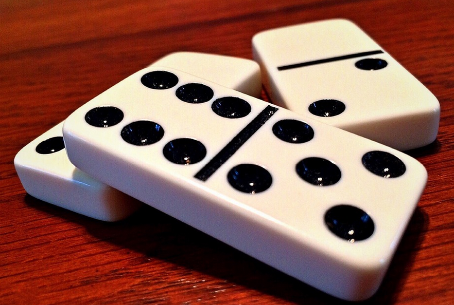 dominoes